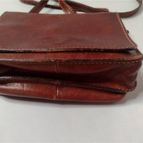 Made in Florence Leather Crossbody Bag - Picture 3 of 8